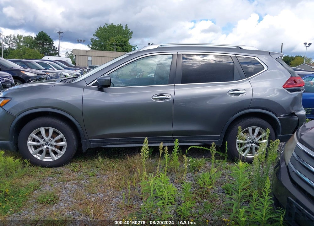 2018 NISSAN ROGUE SV VIN: KNMAT2MV1JP602511