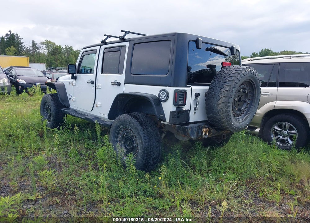 2017 JEEP WRANGLER UNLIMITED SPORT 4X4 VIN: 1C4BJWDG2HL738165