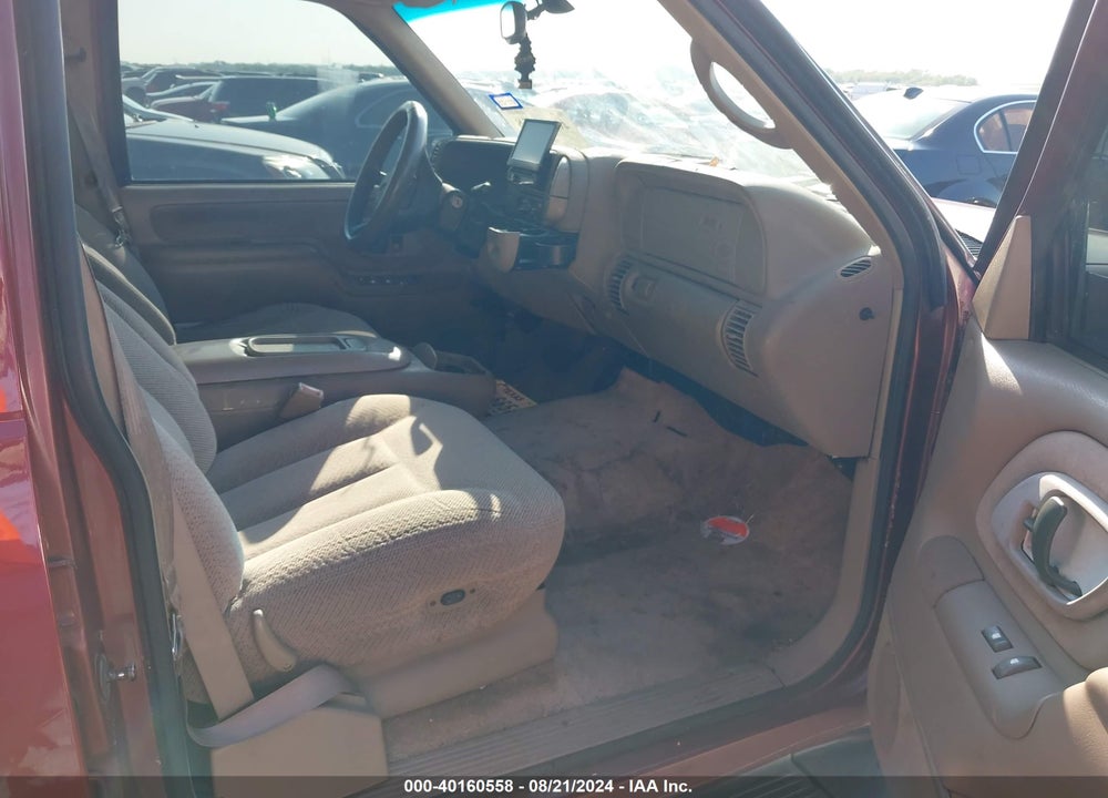 1998 CHEVROLET SUBURBAN 1500 VIN: 3GNEC16R7WG133388