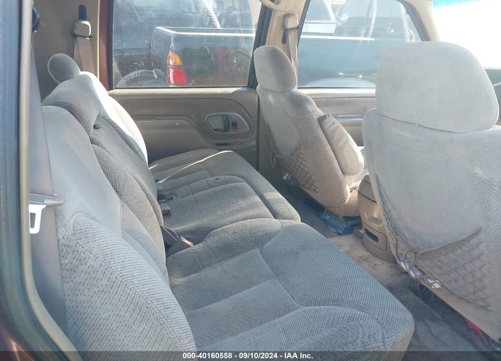 1998 CHEVROLET SUBURBAN 1500 VIN: 3GNEC16R7WG133388