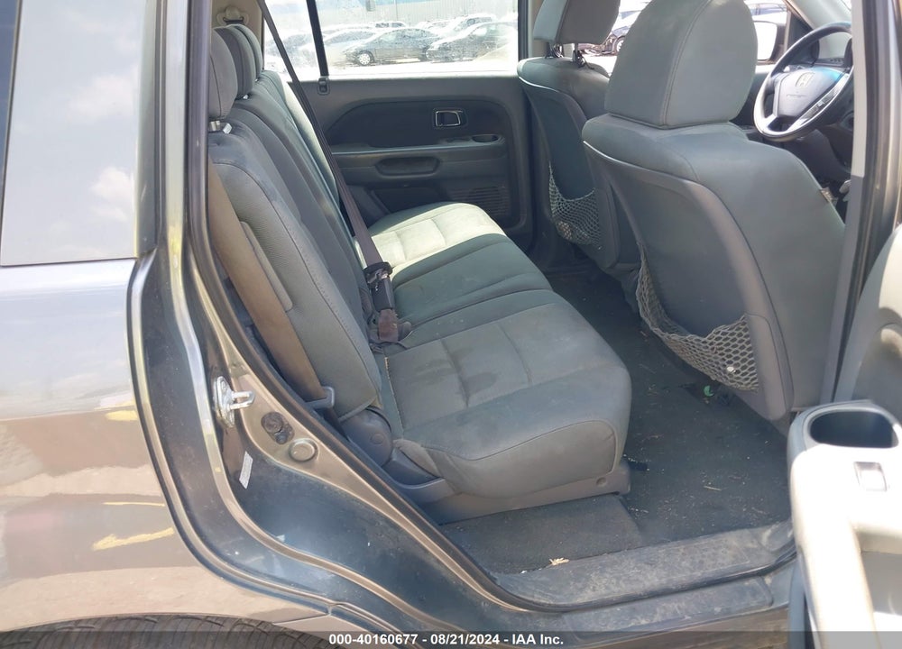 2007 HONDA PILOT LX VIN: 5FNYF28157B010674