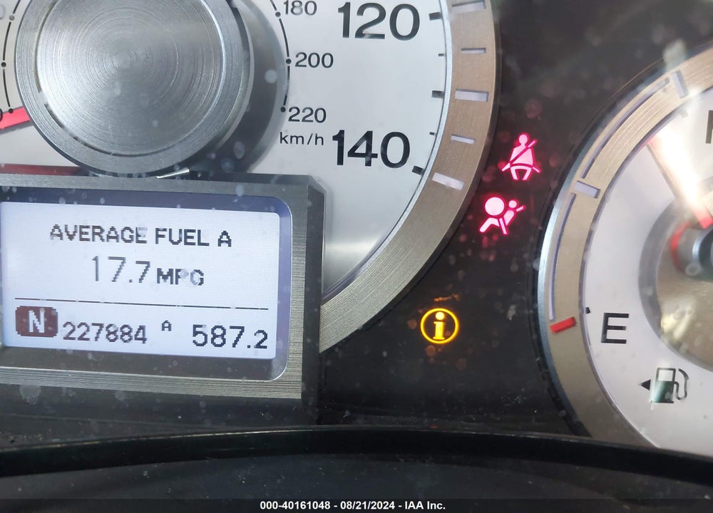 2011 HONDA PILOT TOURING VIN: 5FNYF4H9XBB100008