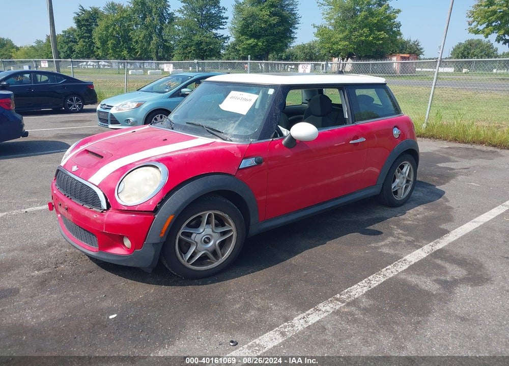 2007 MINI COOPER S VIN: WMWMF73547TT82832
