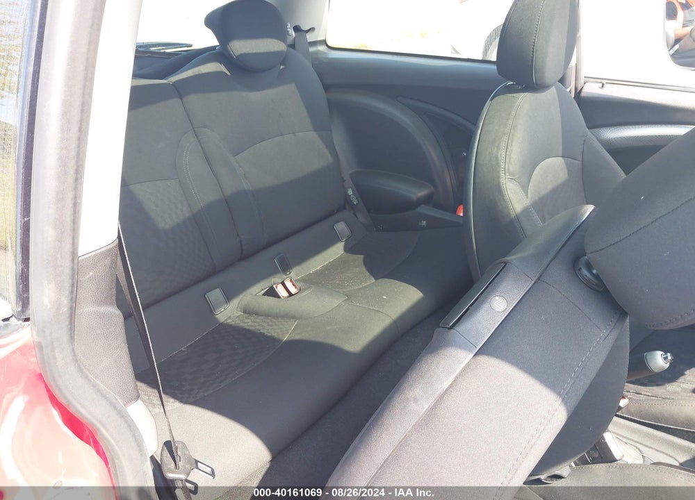 2007 MINI COOPER S VIN: WMWMF73547TT82832