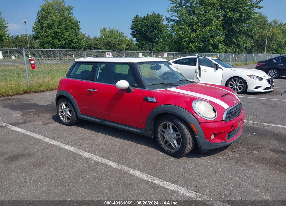 2007 MINI COOPER S VIN: WMWMF73547TT82832