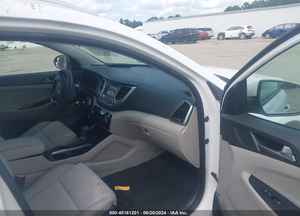 2017 HYUNDAI TUCSON SE VIN: KM8J33A41HU383378
