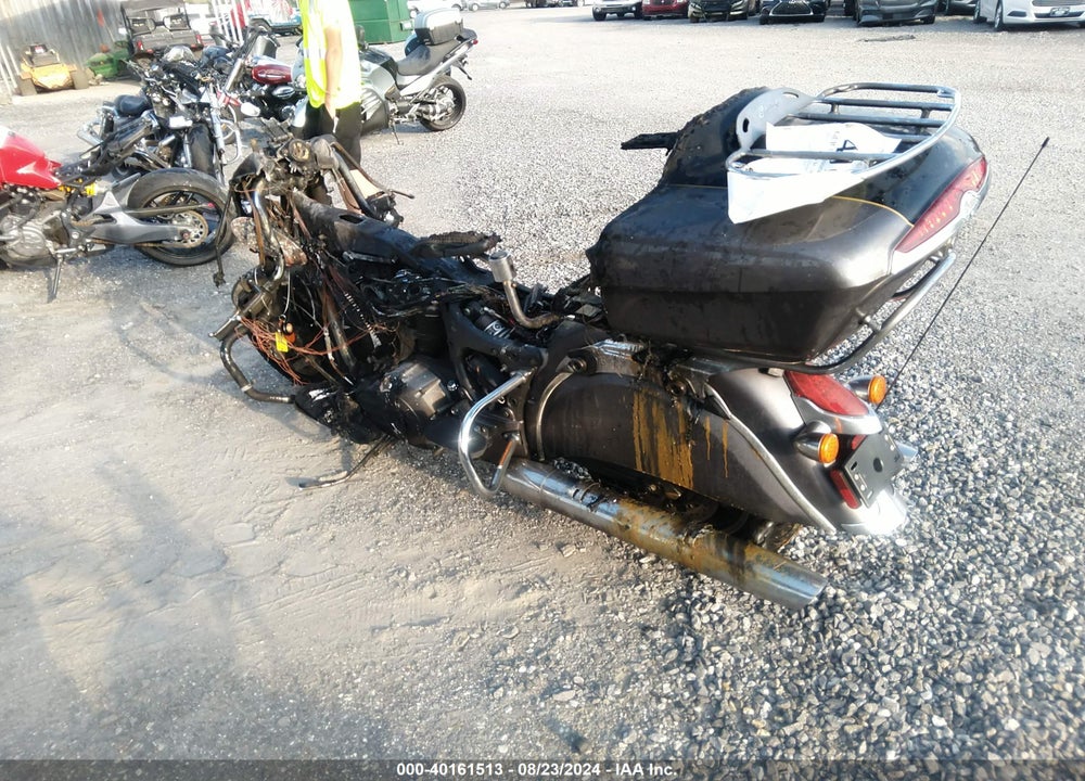 2016 INDIAN MOTORCYCLE CO. ROADMASTER VIN: 56KTRAAA3G3337765