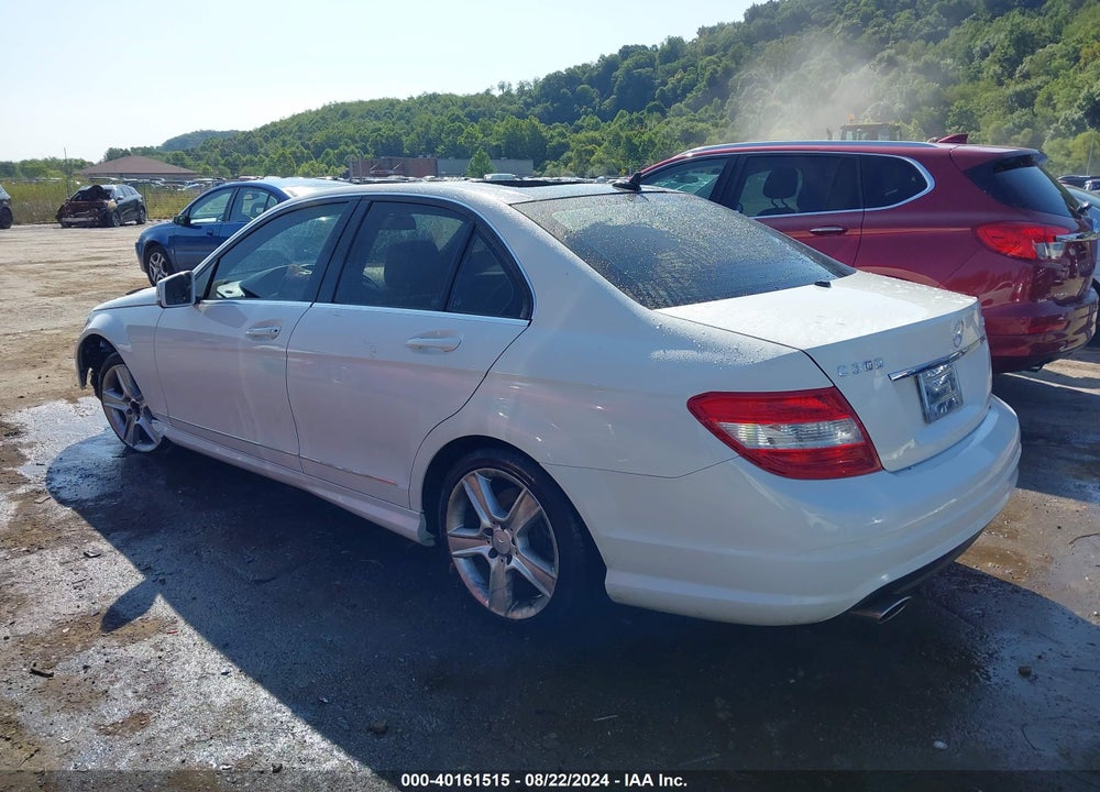 2011 MERCEDES-BENZ C 300 LUXURY 4MATIC/SPORT 4MATIC VIN: WDDGF8BB5BR174211