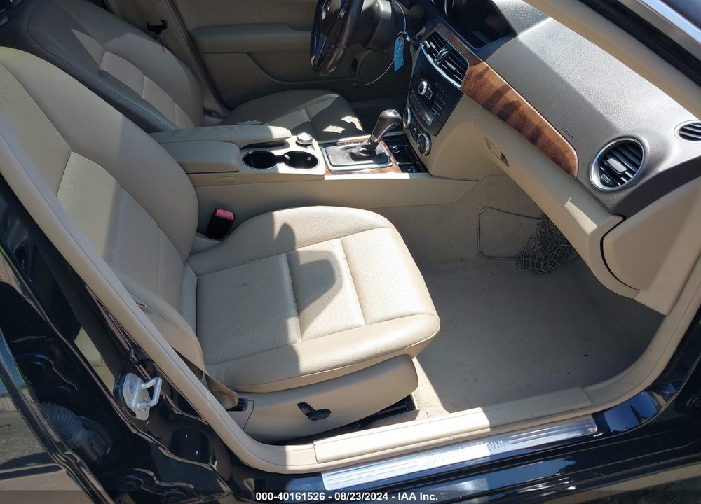 2014 MERCEDES-BENZ C 300 VIN: WDDGF8AB8EG220308