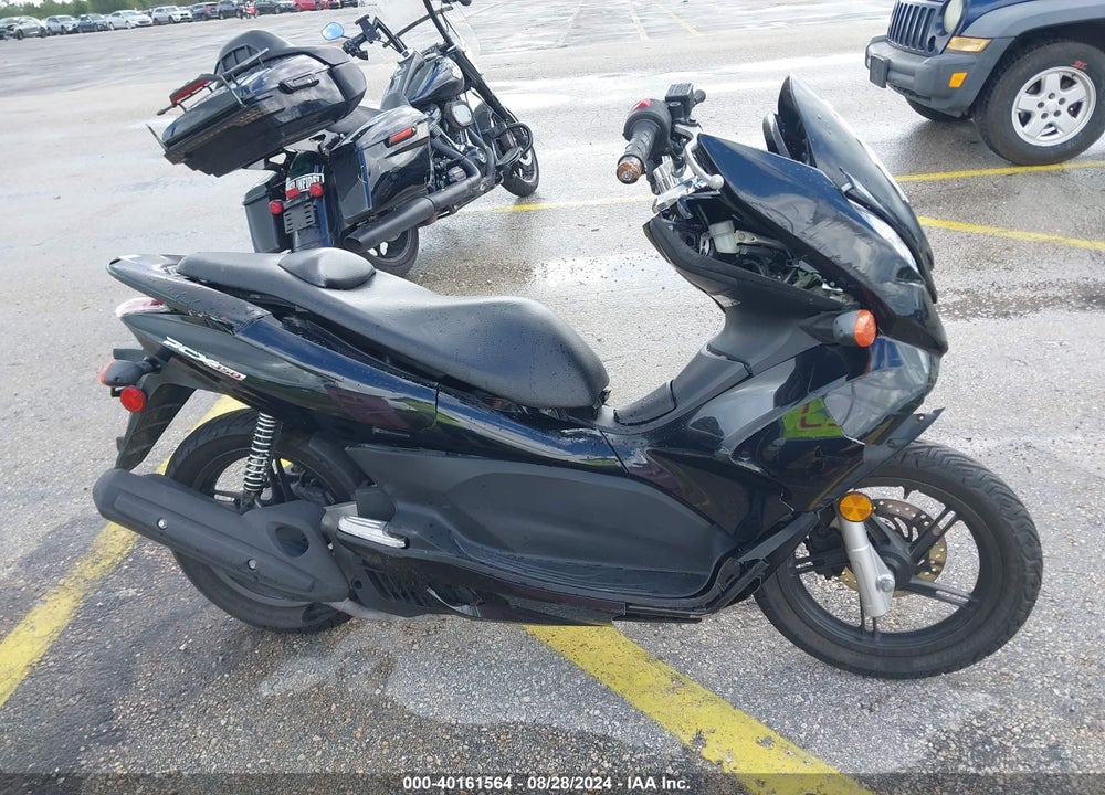 2013 HONDA PCX 150 VIN: MLHKF121XD5002153