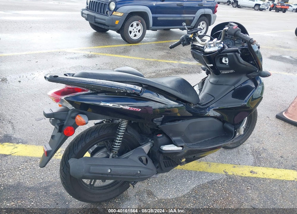 2013 HONDA PCX 150 VIN: MLHKF121XD5002153
