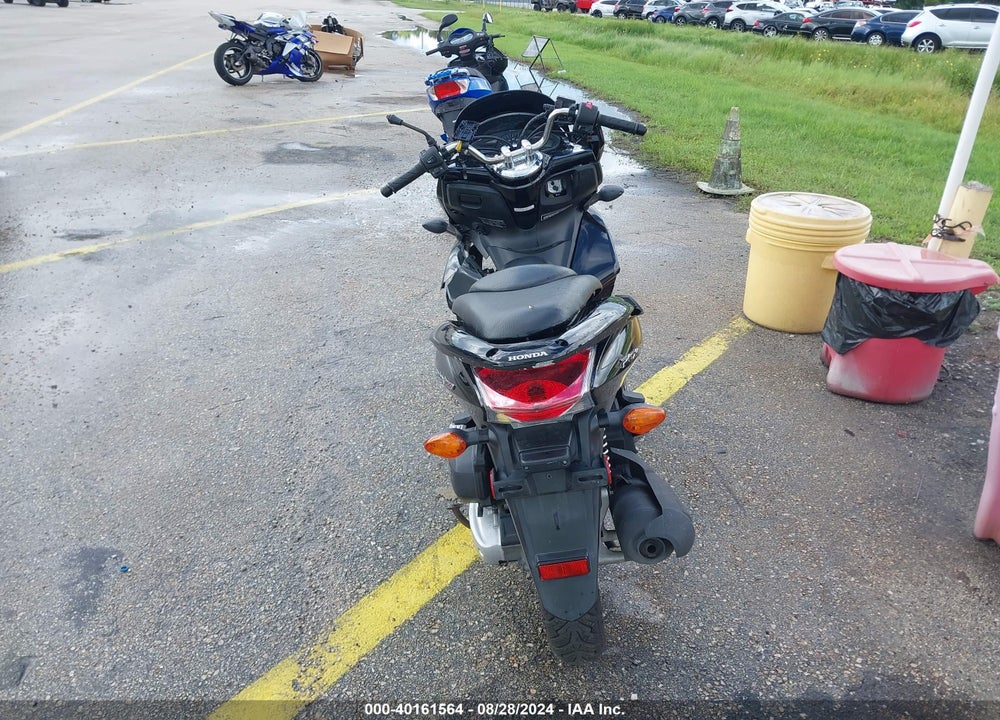 2013 HONDA PCX 150 VIN: MLHKF121XD5002153