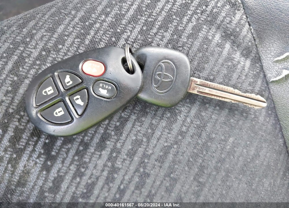 2011 TOYOTA SIENNA SE VIN: 5TDXK3DC3BS040653