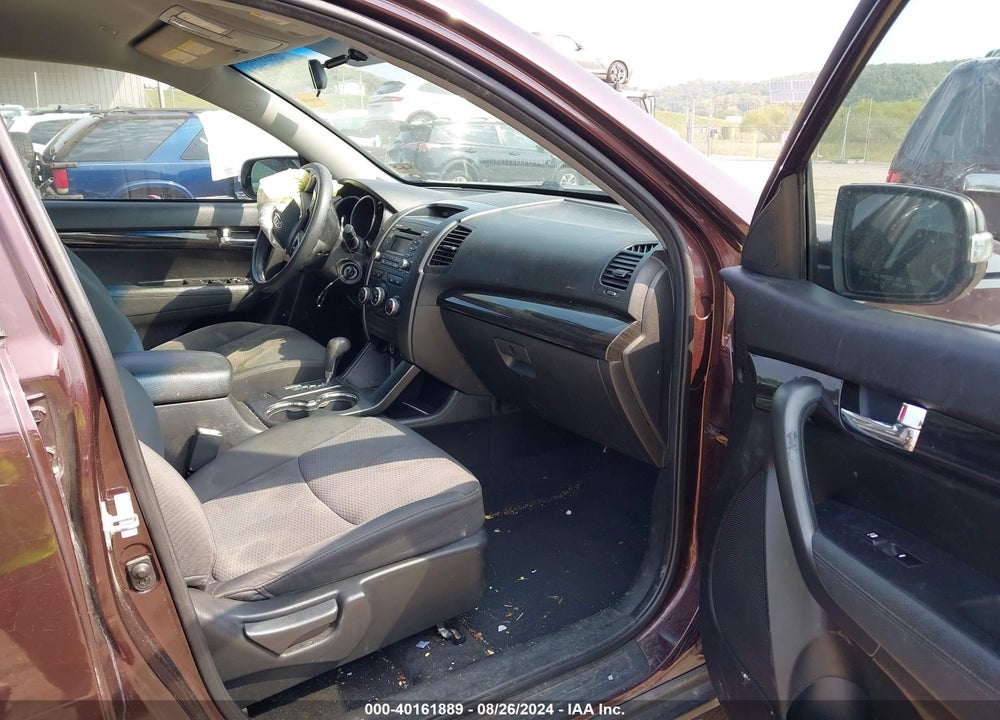 2011 KIA SORENTO LX VIN: 5XYKT3A17BG079771