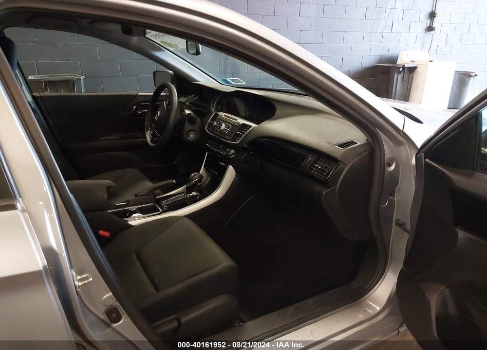 2017 HONDA ACCORD VIN: 1HGCR2F31HA252282