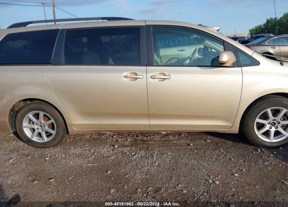 2014 TOYOTA SIENNA XLE V6 8 PASSENGER VIN: 5TDYK3DC4ES478249