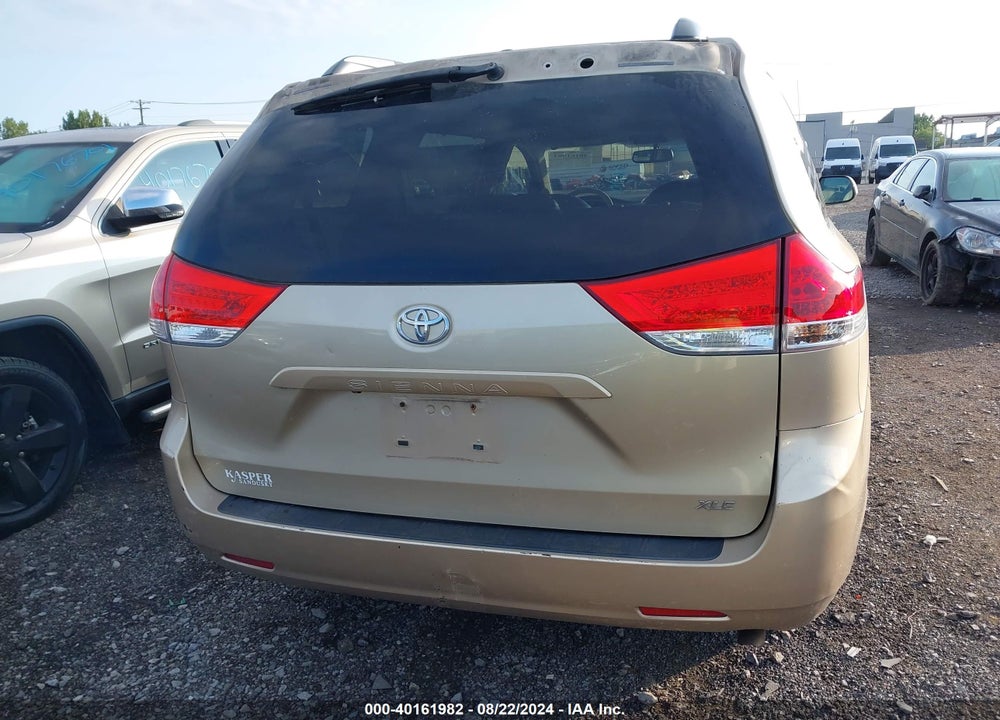 2014 TOYOTA SIENNA XLE V6 8 PASSENGER VIN: 5TDYK3DC4ES478249