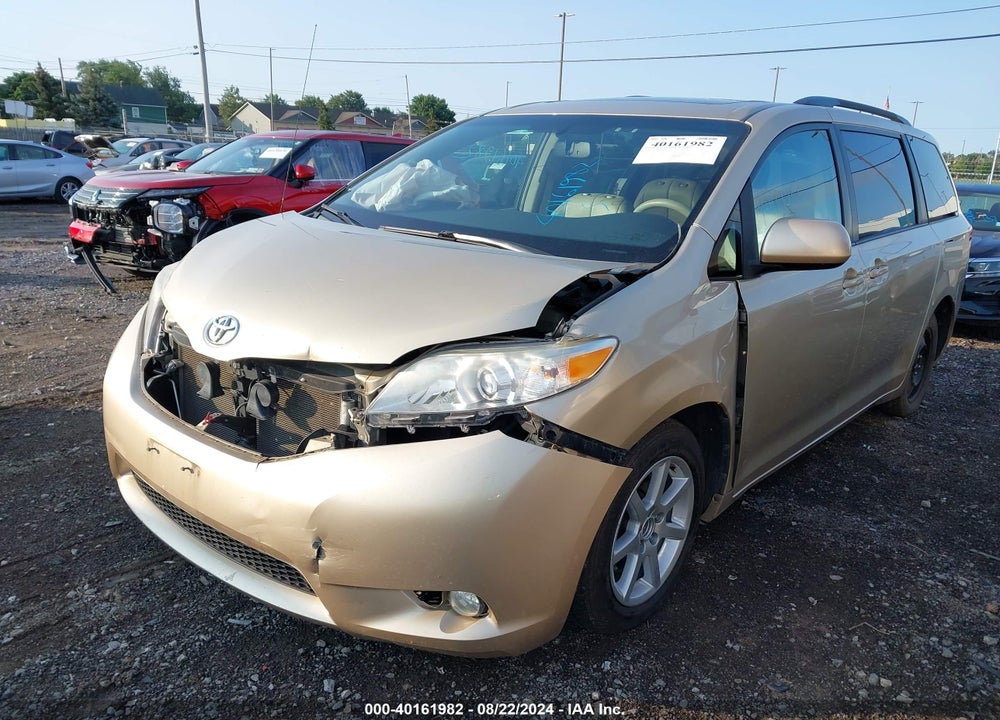2014 TOYOTA SIENNA XLE V6 8 PASSENGER VIN: 5TDYK3DC4ES478249