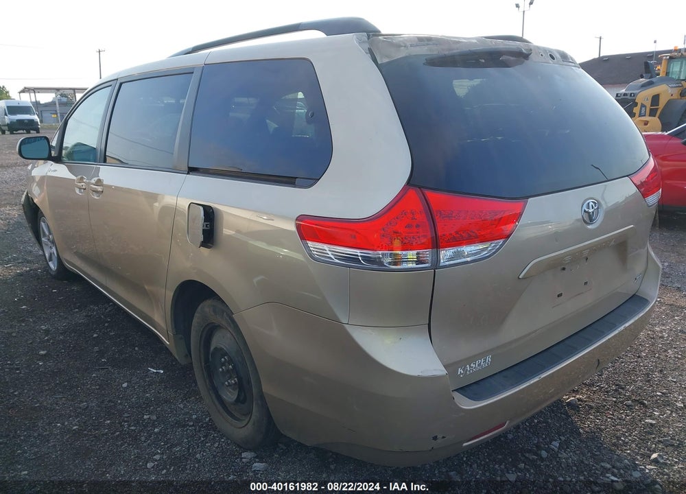 2014 TOYOTA SIENNA XLE V6 8 PASSENGER VIN: 5TDYK3DC4ES478249