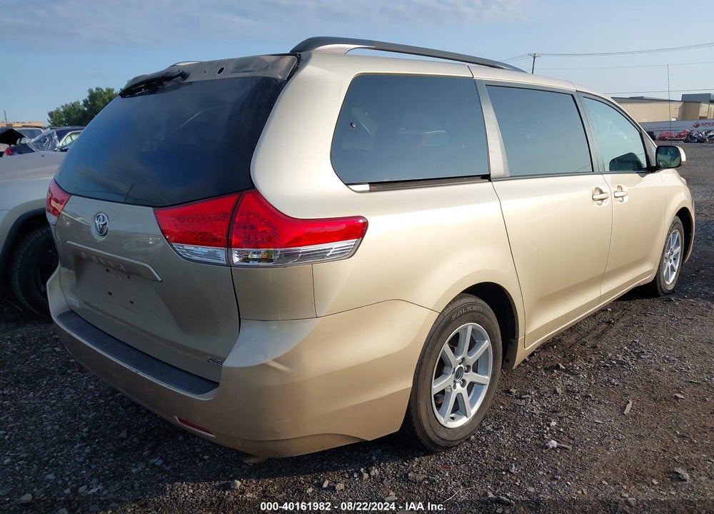 2014 TOYOTA SIENNA XLE V6 8 PASSENGER VIN: 5TDYK3DC4ES478249