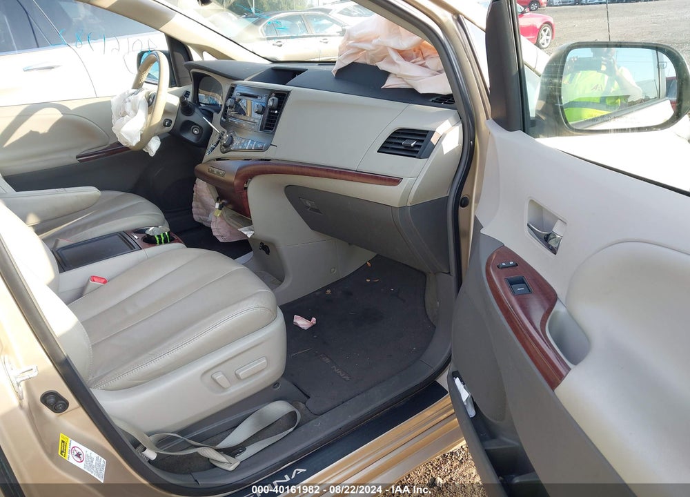 2014 TOYOTA SIENNA XLE V6 8 PASSENGER VIN: 5TDYK3DC4ES478249