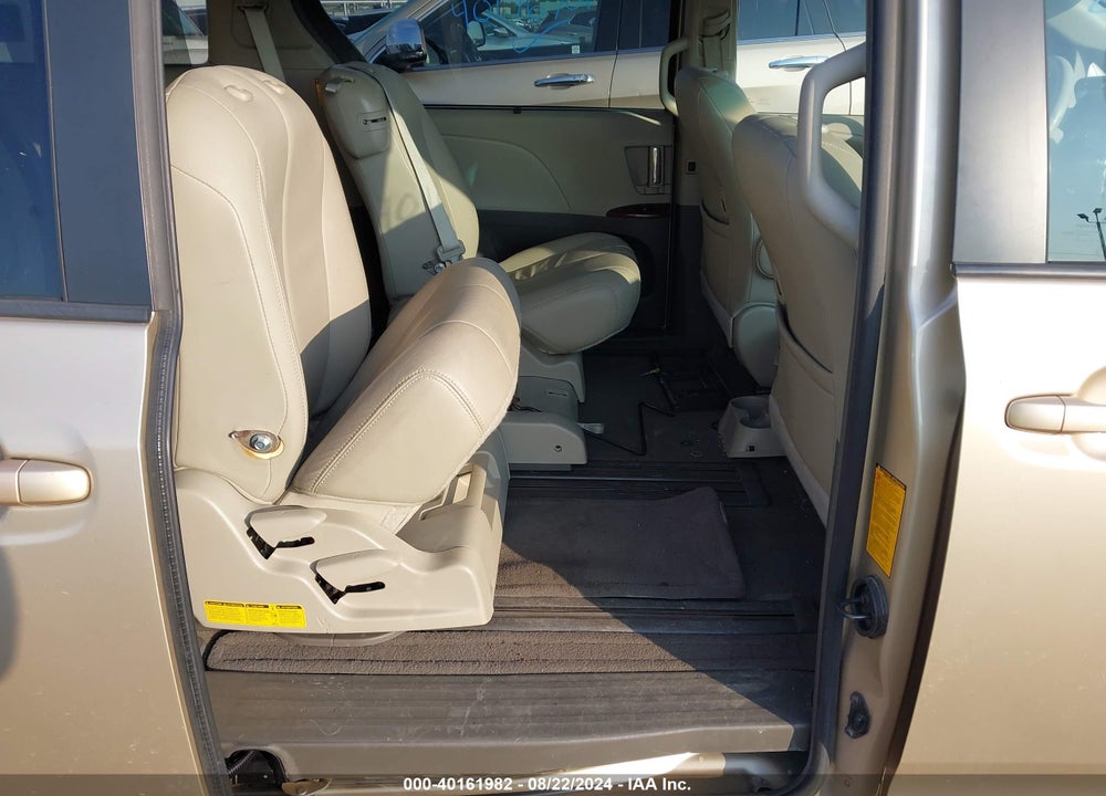 2014 TOYOTA SIENNA XLE V6 8 PASSENGER VIN: 5TDYK3DC4ES478249