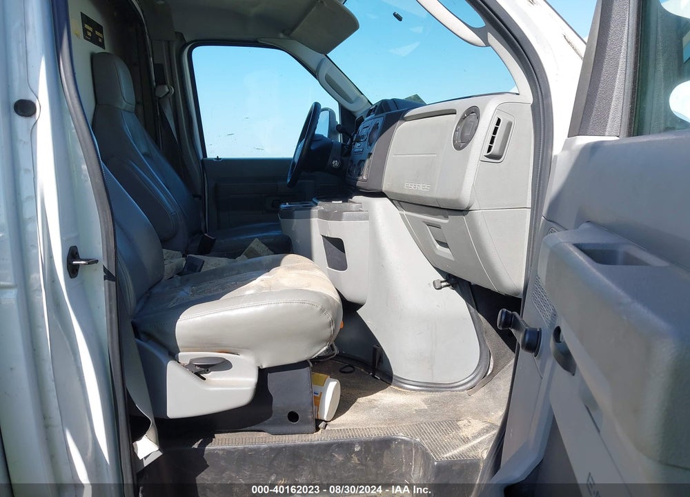 2009 FORD E-350 CUTAWAY VIN: 1FDWE35L29DA36998