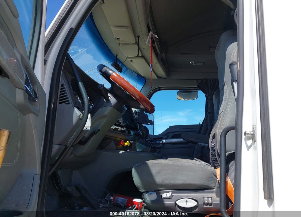 2017 KENWORTH T680 VIN: 1XKYD49X6HJ126095