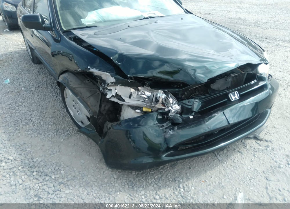 2000 HONDA ACCORD 3.0 LX VIN: 1HGCG1645YA037626