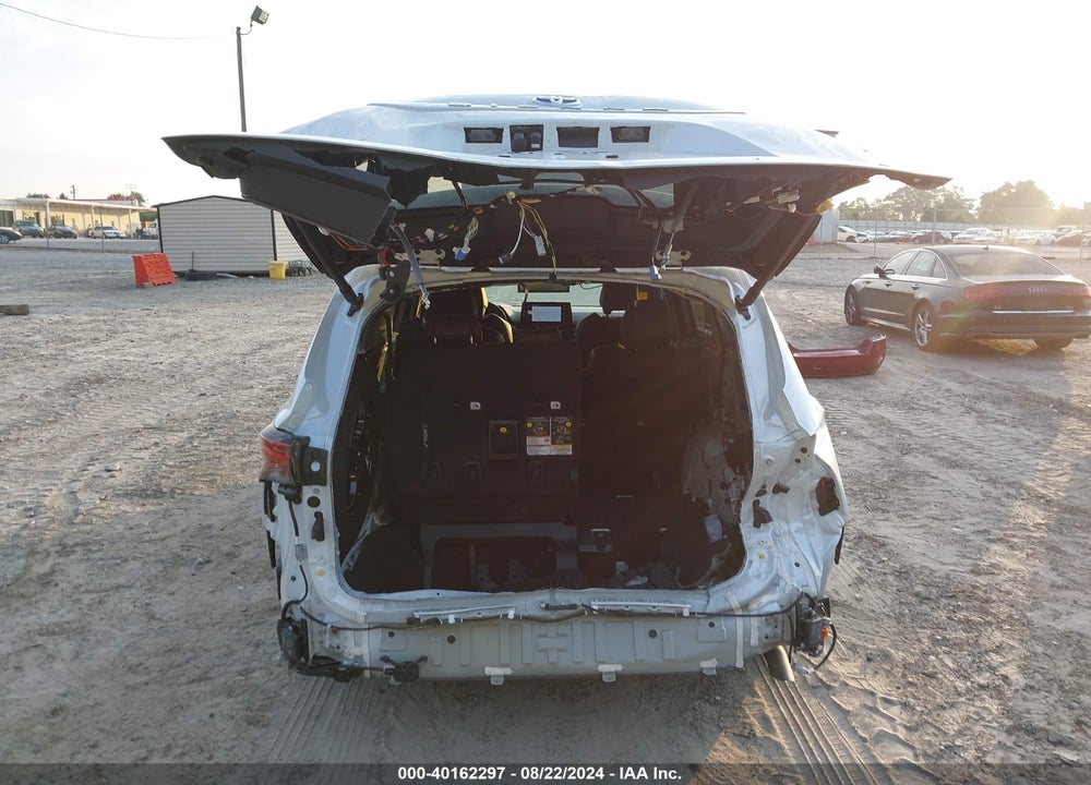 2024 TOYOTA SIENNA PLATINUM VIN: 5TDESKFC8RS108521
