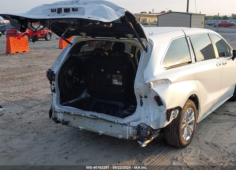 2024 TOYOTA SIENNA PLATINUM VIN: 5TDESKFC8RS108521