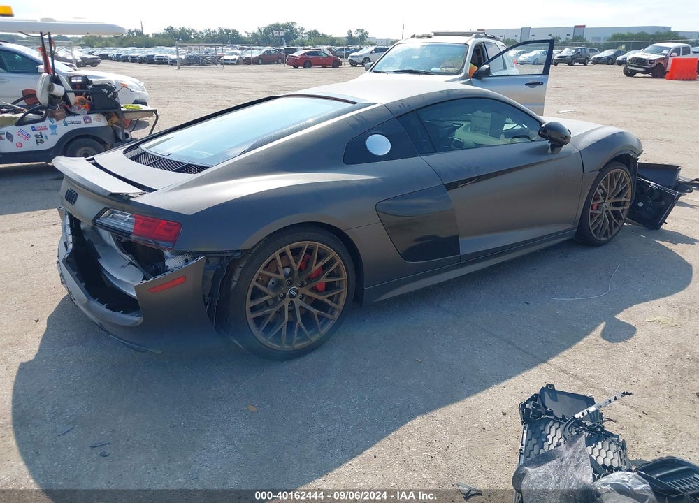 2018 AUDI R8 5.2 V10 VIN: WUABAAFXXJ7902277