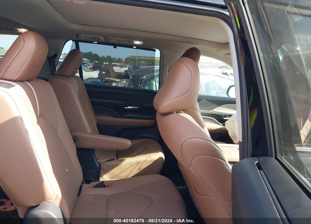 2024 TOYOTA GRAND HIGHLANDER PLATINUM VIN: 5TDAAAB56RS009098