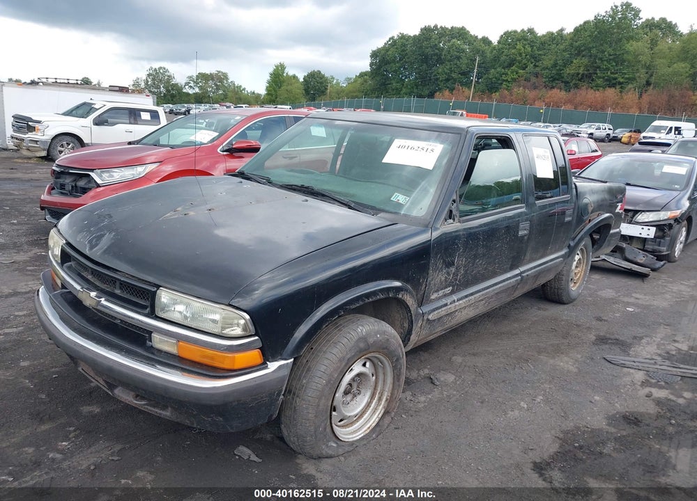 2002 CHEVROLET S-10 VIN: 1GCDT13W72K187081