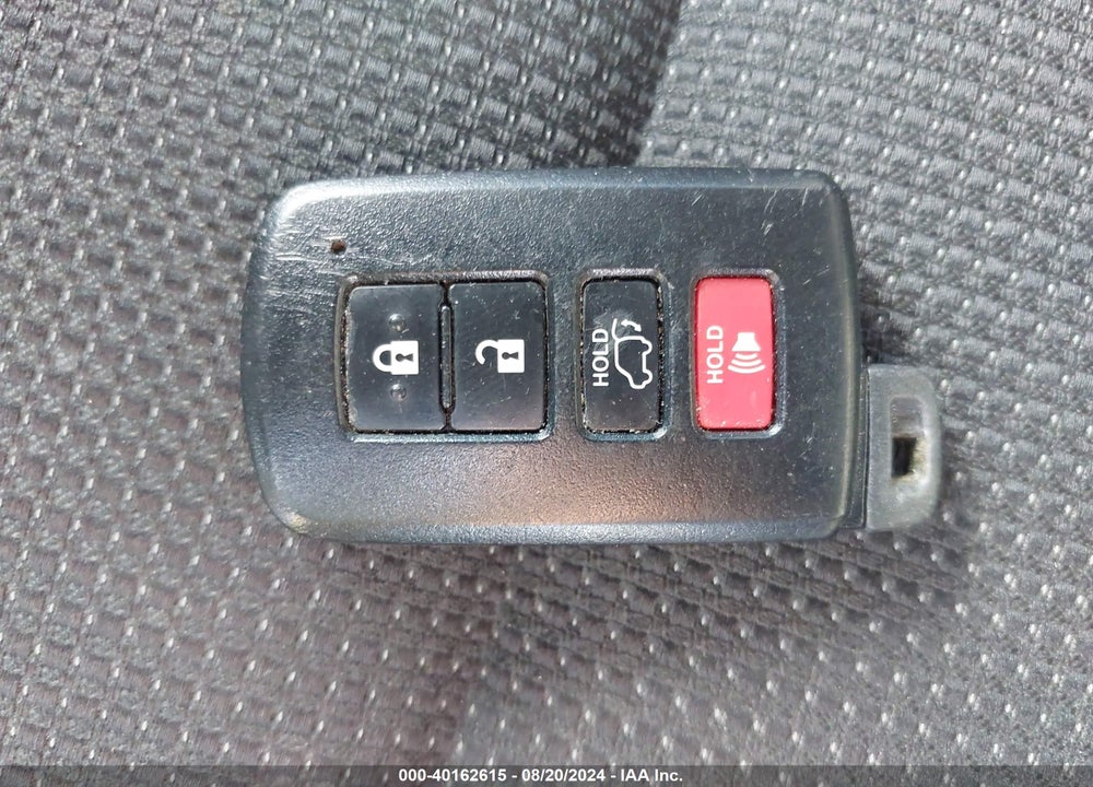 2018 TOYOTA RAV4 XLE VIN: JTMWFREV9JD122576