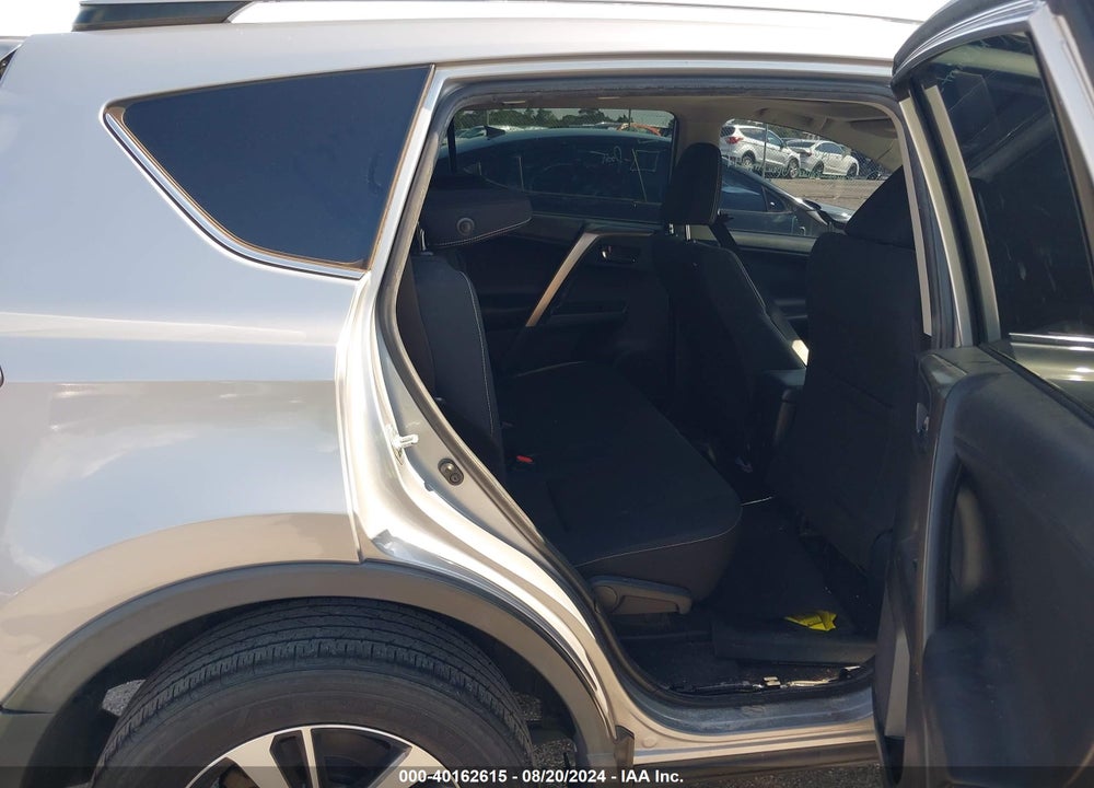 2018 TOYOTA RAV4 XLE VIN: JTMWFREV9JD122576