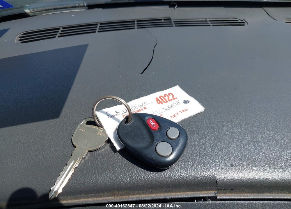 2005 GMC YUKON SLE VIN: 1GKEC13V85J224617