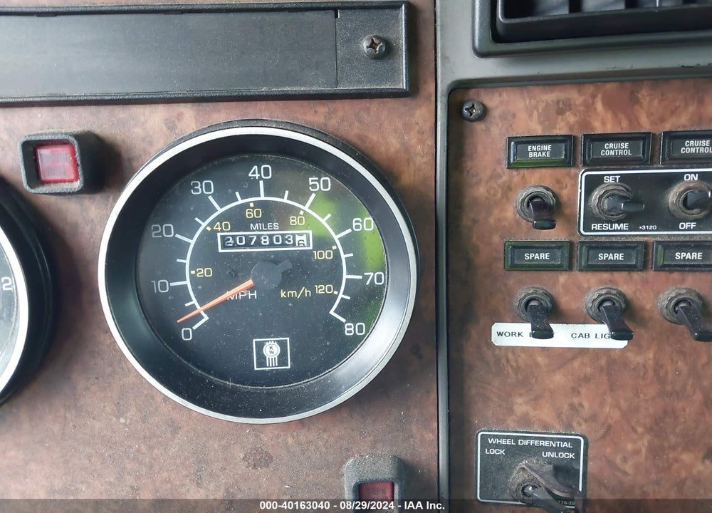 2005 KENWORTH CONSTRUCTION T300 VIN: 2NKMHD7XX5M073793