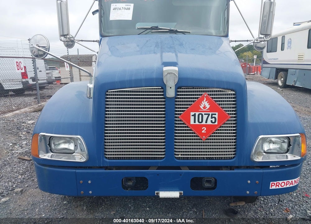 2005 KENWORTH CONSTRUCTION T300 VIN: 2NKMHD7XX5M073793