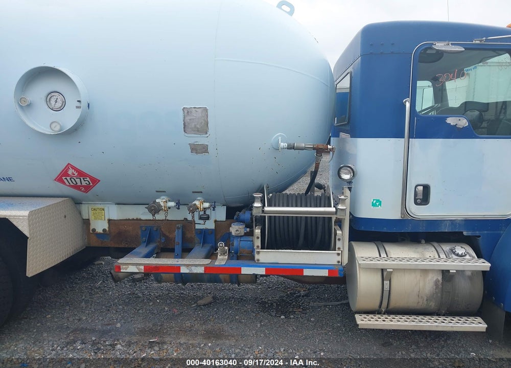 2005 KENWORTH CONSTRUCTION T300 VIN: 2NKMHD7XX5M073793