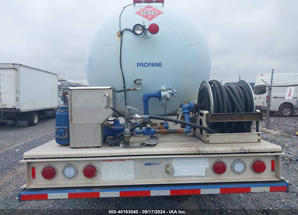2005 KENWORTH CONSTRUCTION T300 VIN: 2NKMHD7XX5M073793