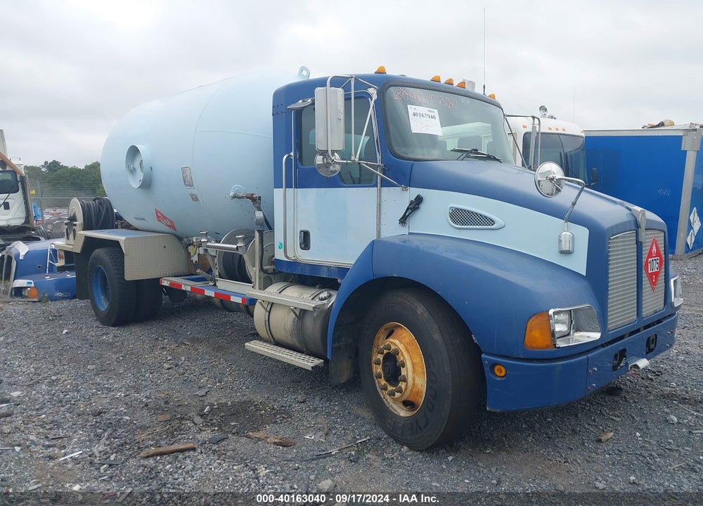 2005 KENWORTH CONSTRUCTION T300 VIN: 2NKMHD7XX5M073793