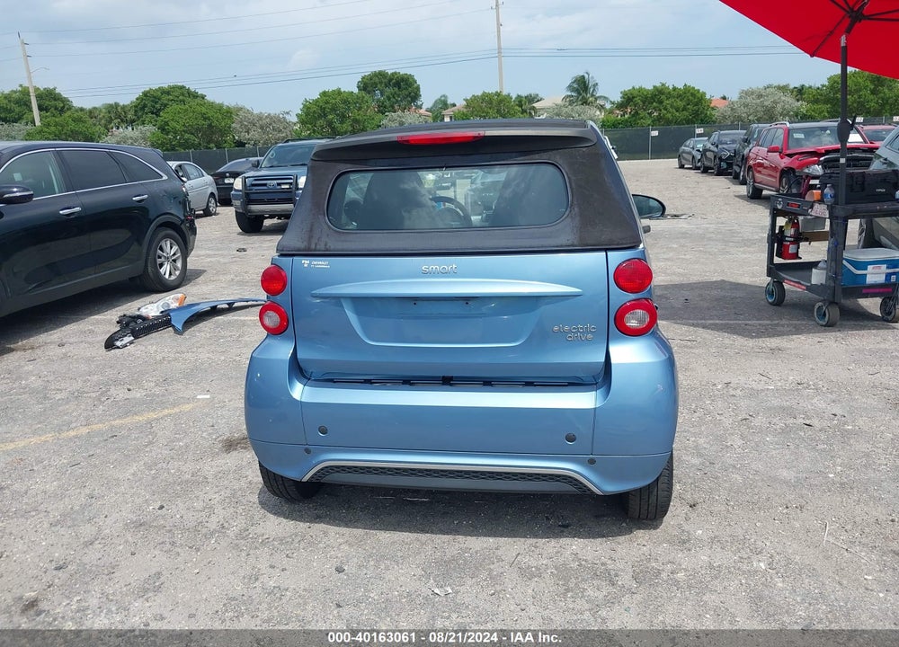2014 SMART FORTWO ELECTRIC DRIVE PASSION VIN: WMEEK9AA4EK785731