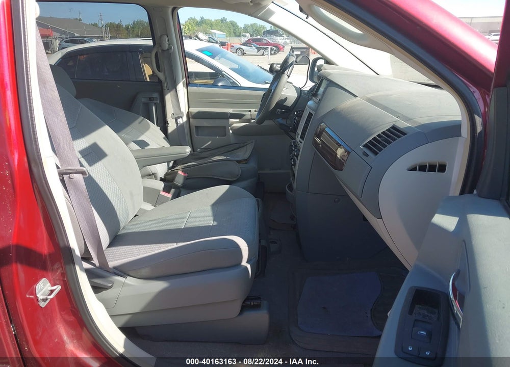 2010 CHRYSLER TOWN & COUNTRY NEW LX VIN: 2A4RR2D12AR365812