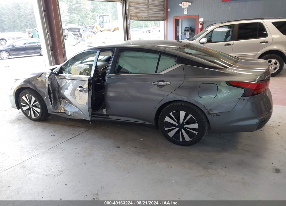 2021 NISSAN ALTIMA SV FWD VIN: 1N4BL4DV3MN305701