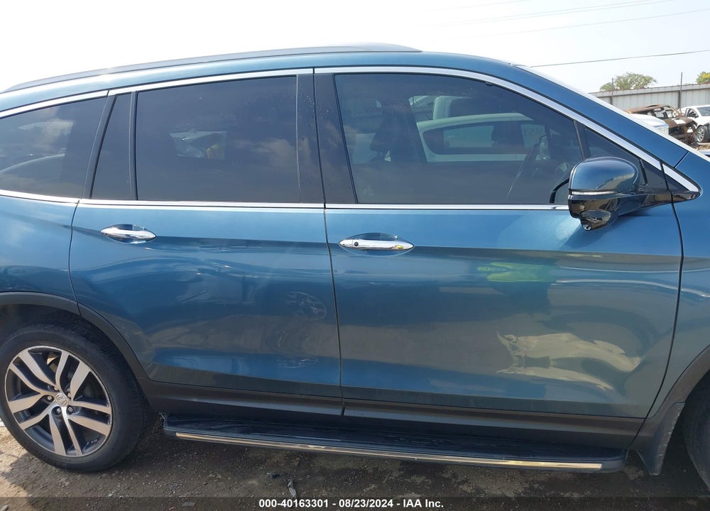 2017 HONDA PILOT TOURING VIN: 5FNYF6H92HB079983