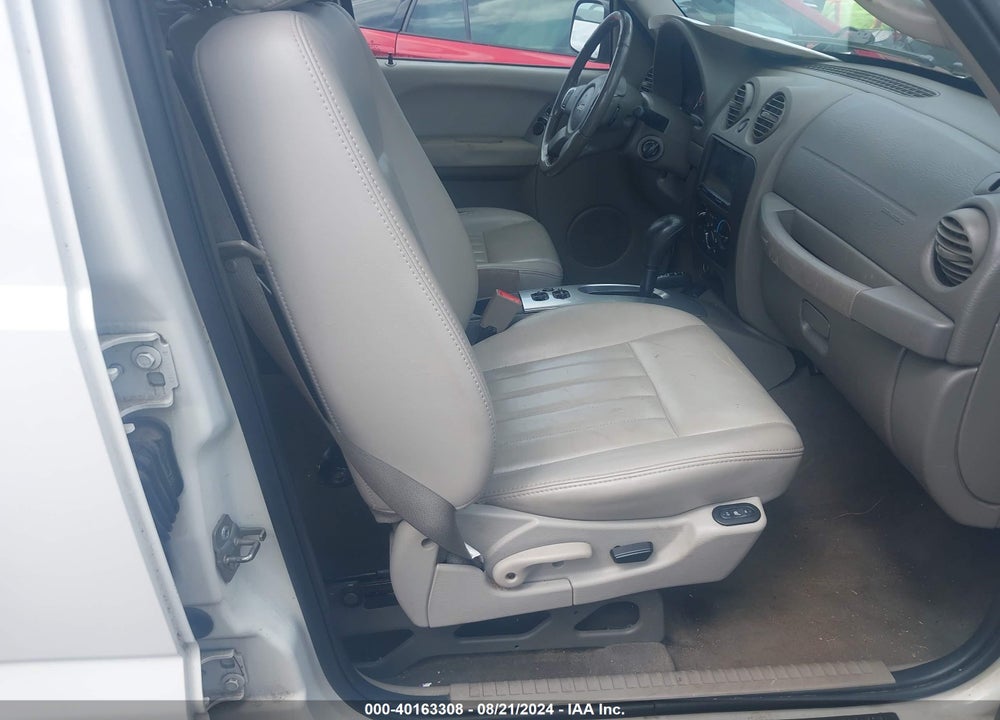 2006 JEEP LIBERTY VIN: 1J4GL58K26W174564