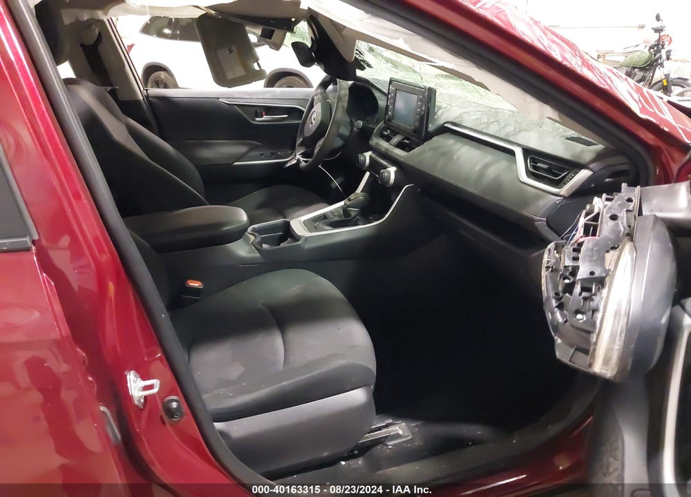 2019 TOYOTA RAV4 XLE VIN: JTMP1RFV6KJ020429