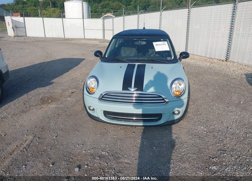 2011 MINI COOPER VIN: WMWSU3C52BT183969