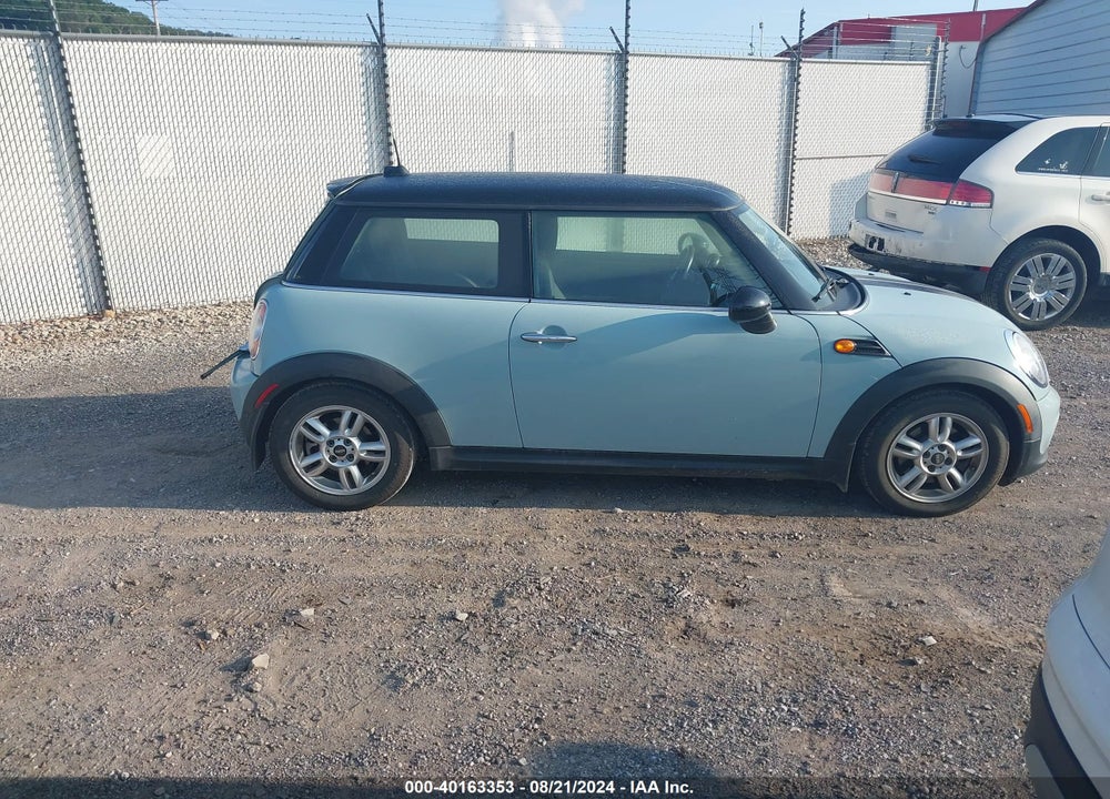 2011 MINI COOPER VIN: WMWSU3C52BT183969